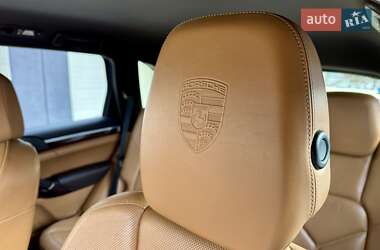 Внедорожник / Кроссовер Porsche Cayenne 2012 в 