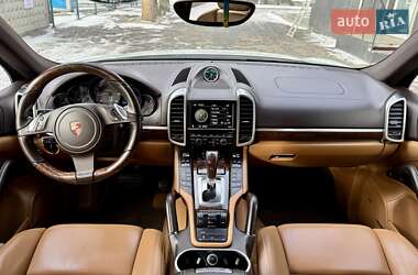 Внедорожник / Кроссовер Porsche Cayenne 2012 в 