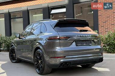 Внедорожник / Кроссовер Porsche Cayenne 2018 в 