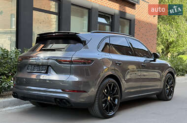 Внедорожник / Кроссовер Porsche Cayenne 2018 в 