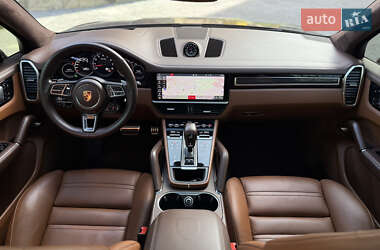 Внедорожник / Кроссовер Porsche Cayenne 2018 в 