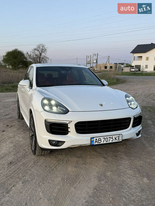 Внедорожник / Кроссовер Porsche Cayenne 2015 в Виннице