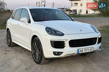 Внедорожник / Кроссовер Porsche Cayenne 2015 в 
