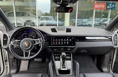 Внедорожник / Кроссовер Porsche Cayenne 2022 в 