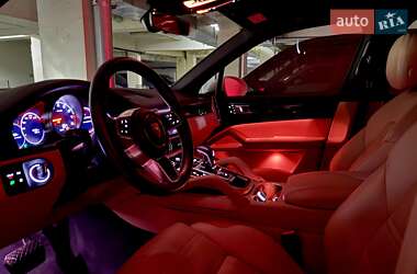 Внедорожник / Кроссовер Porsche Cayenne 2018 в 