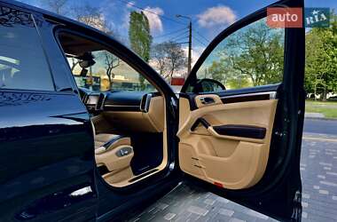 Внедорожник / Кроссовер Porsche Cayenne 2013 в 