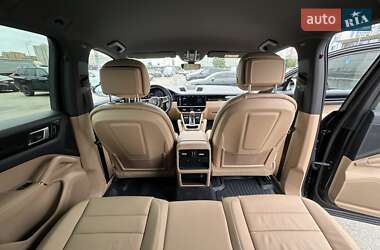 Внедорожник / Кроссовер Porsche Cayenne 2018 в 