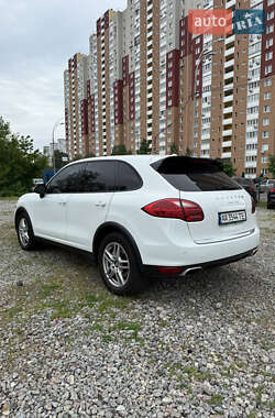 Внедорожник / Кроссовер Porsche Cayenne 2012 в 