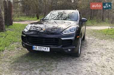 Внедорожник / Кроссовер Porsche Cayenne 2016 в 