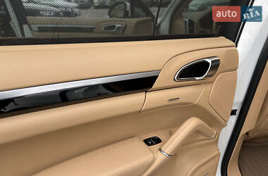 Внедорожник / Кроссовер Porsche Cayenne 2014 в 