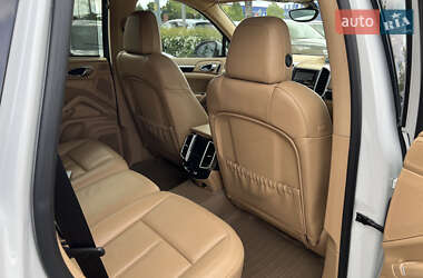 Внедорожник / Кроссовер Porsche Cayenne 2014 в 