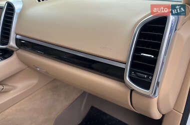 Внедорожник / Кроссовер Porsche Cayenne 2014 в 