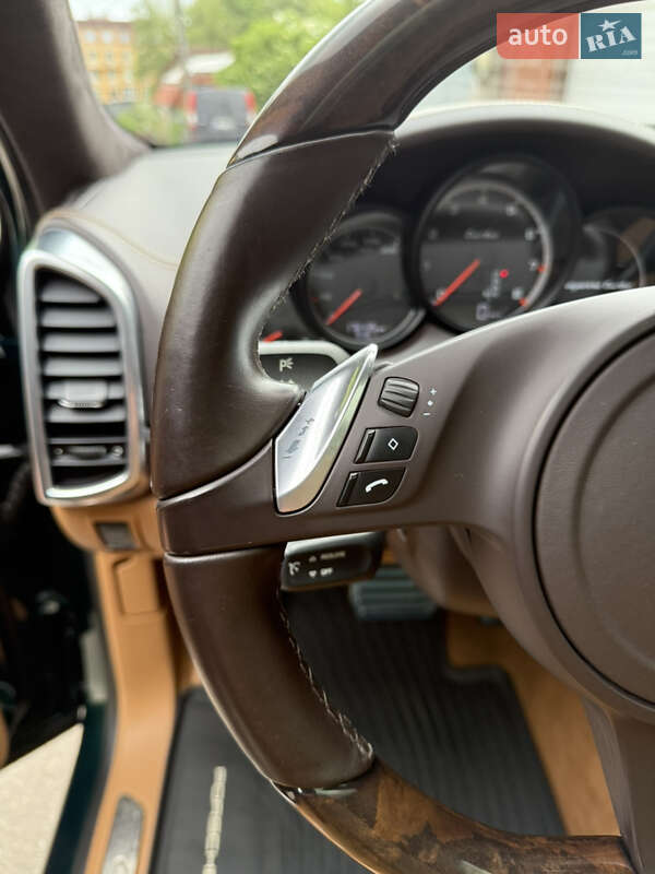 Позашляховик / Кросовер Porsche Cayenne 2013 в Києві
