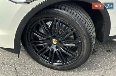 Внедорожник / Кроссовер Porsche Cayenne 2011 в 