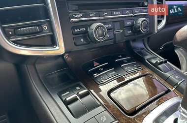 Внедорожник / Кроссовер Porsche Cayenne 2011 в 