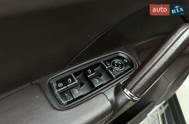 Внедорожник / Кроссовер Porsche Cayenne 2011 в 