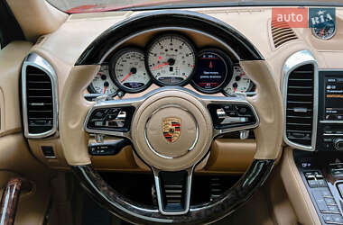 Внедорожник / Кроссовер Porsche Cayenne 2015 в 