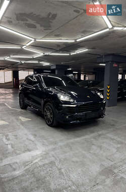 Внедорожник / Кроссовер Porsche Cayenne 2015 в 