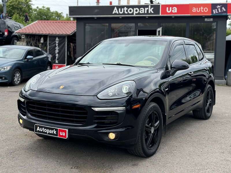Внедорожник / Кроссовер Porsche Cayenne 2015 в 