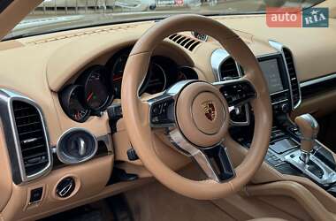 Внедорожник / Кроссовер Porsche Cayenne 2015 в 