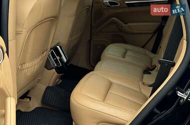 Внедорожник / Кроссовер Porsche Cayenne 2015 в 