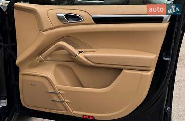Внедорожник / Кроссовер Porsche Cayenne 2015 в 