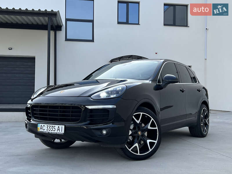 Внедорожник / Кроссовер Porsche Cayenne 2016 в 