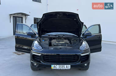 Внедорожник / Кроссовер Porsche Cayenne 2016 в 