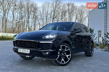 Внедорожник / Кроссовер Porsche Cayenne 2016 в 