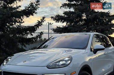 Внедорожник / Кроссовер Porsche Cayenne 2015 в 
