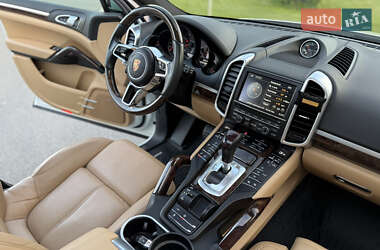 Внедорожник / Кроссовер Porsche Cayenne 2015 в 