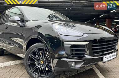 Внедорожник / Кроссовер Porsche Cayenne 2017 в 
