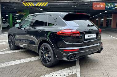 Внедорожник / Кроссовер Porsche Cayenne 2017 в 