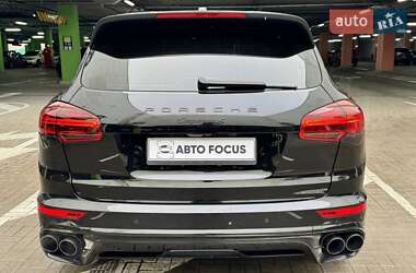 Внедорожник / Кроссовер Porsche Cayenne 2017 в 