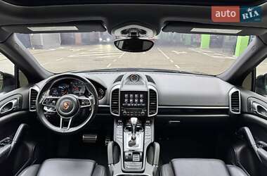 Внедорожник / Кроссовер Porsche Cayenne 2017 в 