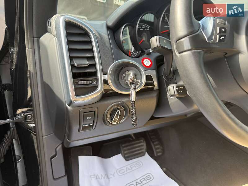 Позашляховик / Кросовер Porsche Cayenne 2013 в Одесі