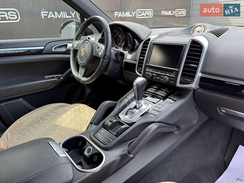 Позашляховик / Кросовер Porsche Cayenne 2013 в Одесі