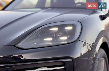 Позашляховик / Кросовер Porsche Cayenne 2023 в 