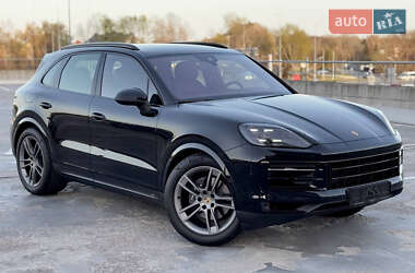 Позашляховик / Кросовер Porsche Cayenne 2023 в 