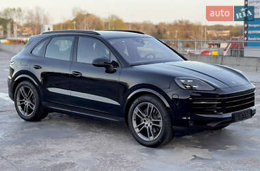 Позашляховик / Кросовер Porsche Cayenne 2023 в 