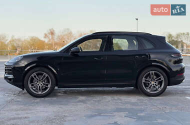 Позашляховик / Кросовер Porsche Cayenne 2023 в 