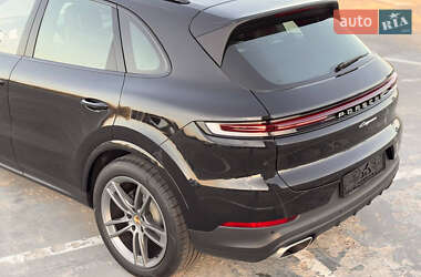 Позашляховик / Кросовер Porsche Cayenne 2023 в 