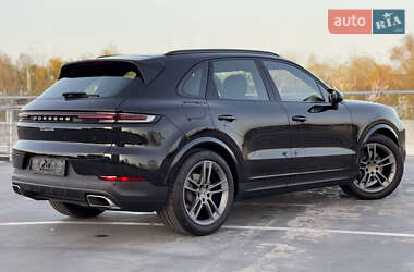 Позашляховик / Кросовер Porsche Cayenne 2023 в 