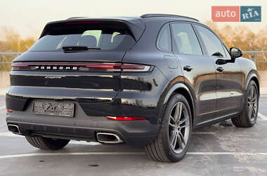 Позашляховик / Кросовер Porsche Cayenne 2023 в 