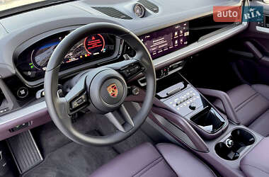 Позашляховик / Кросовер Porsche Cayenne 2023 в 