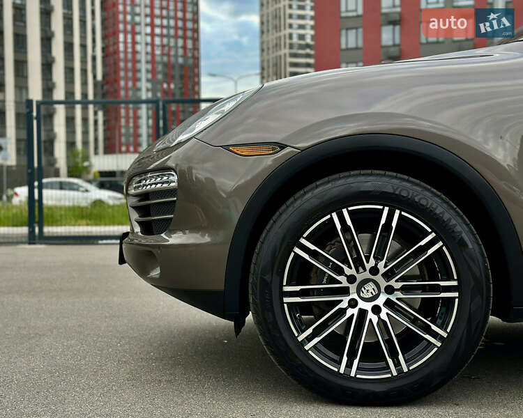 Внедорожник / Кроссовер Porsche Cayenne 2012 в Киеве