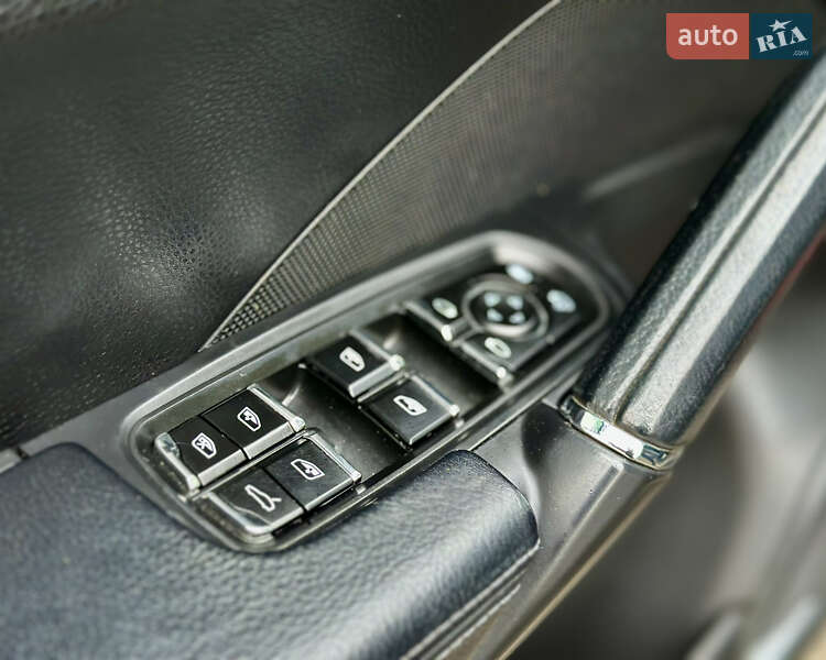 Внедорожник / Кроссовер Porsche Cayenne 2012 в Киеве