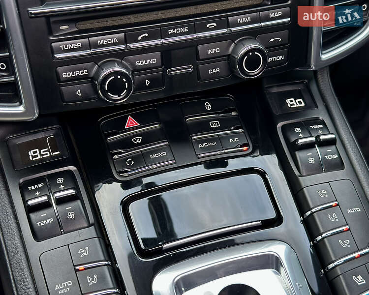 Внедорожник / Кроссовер Porsche Cayenne 2012 в Киеве