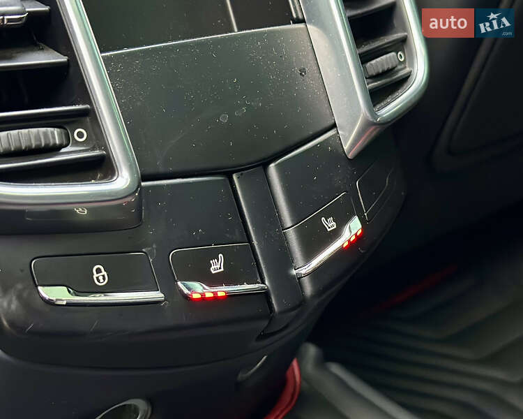 Внедорожник / Кроссовер Porsche Cayenne 2012 в Киеве