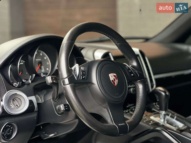 Позашляховик / Кросовер Porsche Cayenne 2011 в Івано-Франківську